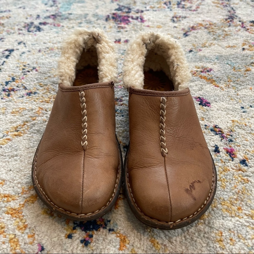 UGGS SLIP ON SHOES SIZE 8